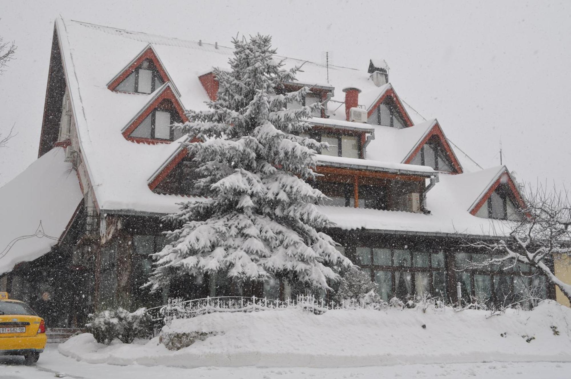 Hotel Sumski Feneri Bitola Esterno foto